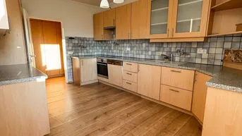 Expose *NEUER PREIS* Sanierte 3-Zimmer-Wohnung mit verglaster Loggia an der Donaulände Linz