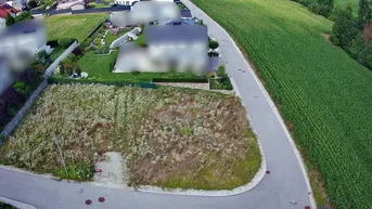 Expose Großzügiges Eckgrundstück in familienfreundlicher Lage in Pucking