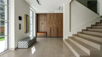 Expose EXKLUSIVES REFUGIUM IN WIENER BESTLAGE – 371m² DESIGNVILLA MIT SPA, POOL &amp; PANORAMATERRASSE