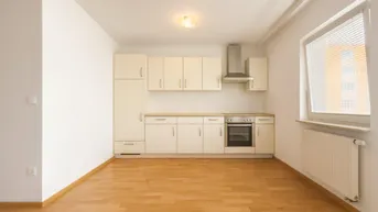 Expose Clever investieren: befristet vermietete 1-Zimmer-Wohnung und Tiefgaragenplatz mit 4,4% Rendite