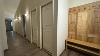 Expose Neu sanierte 4-Zimmer Wohnung