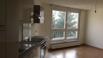 Expose Helle 2-Zimmer-Wohnung mit offener Küche