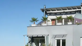 Expose Luxuriöse Haushälfte mit Dachterrasse,Balkon und Gartenterrasse nähe Golfplatz .