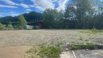 Expose ebener Baugrund, sonnig mit Privatsphäre