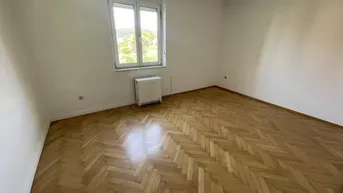 Expose Sanierungsbedürftig: Pärchenwohnung mit Fischgrätparkettböden!