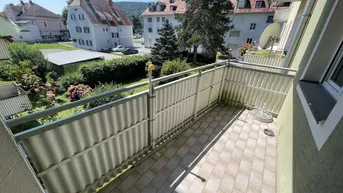 Expose Sanierungsbedürftig: Pärchenwohnung mit Fischgrätparkettböden!