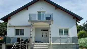 Expose Großes, topausgestattetes Haus mit 8 Zimmer, 2 Terrassen, Garten, Pool- und Wellnessbereich