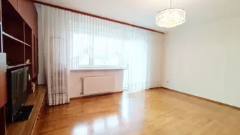 Expose Heller Wohnhit mit schöner verbauter Loggia!