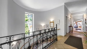Expose Eleganz trifft Funktionalität – kombinieren Sie Wohnen und Arbeiten in einer stilvollen Villa