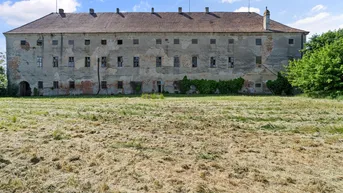 Expose Historisches Renaissanceschloss mit Potenzial - der perfekte Ort um Träume wahr werden zu lassen
