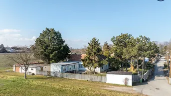 Expose Versteckt in einer ruhigen Seitengasse einer gewachsenen Gartensiedlung wartet ein kleines Juwel darauf, wieder zum Leben erweckt zu werden