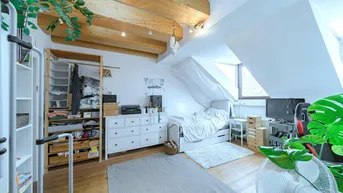 Expose Helle Dachgeschoss-Wohnung mit Terrasse in charmantem Wiener Zinshaus – Nähe Brunnenmarkt und Yppenplatz