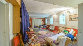 Expose Vielseitiges Souterrain-Lokal | Charmanter Innenhof mit Garten