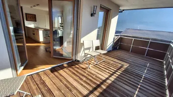 Expose Exklusive 2-Zimmer-Wohnung in zentraler Lage mit traumhaftem Blick auf die Zillertaler Bergwelt – – Komplett möbliert und hochwertig ausgestattet