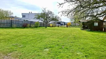 Expose Grosses, sonniges Baugrundstück mit Altbestand und viel Potential!