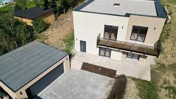 Expose Einfamilienhaus in sonniger Lage - schlüsselfertiger Neubau mit Terrasse, Balkon und Doppelgarage