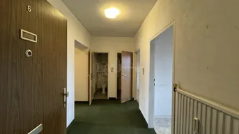 Expose Renovierungsbedürftige Wohnung in zentraler Lage!