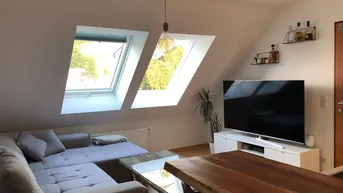 Expose Renovierte 2-Zimmer-Dachgeschosswohnung im Stadtzentrum