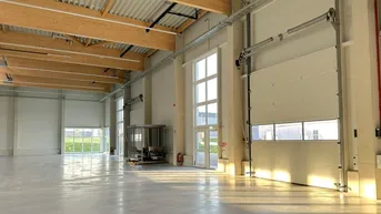 Expose WORK. SHOP. STORE. Flexible und hochmoderne Produktions-, Showroom- und Lagerflächen im Squarebizz Wien Nord!