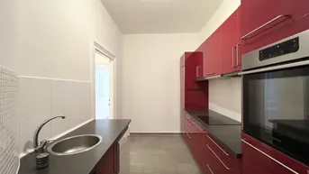 Expose 7-Zimmer! 148 m² Stilaltbauwohnung in ruhigem Innenhof - ideal für Familie oder WG!