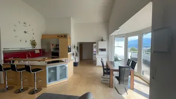 Expose Zimmer in großer 4er WG mit Panorama-Terrasse