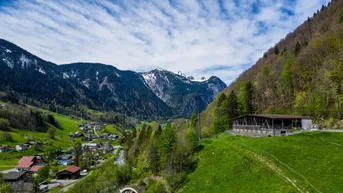 Expose Dein Traum vom eigenen Pferdehof wird wahr! Moderne Reithalle in Dalaas zum Verkauf!