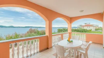 Expose Apartmenthaus erste Reihe am Meer mit 5 Wohnungen, Sukošan