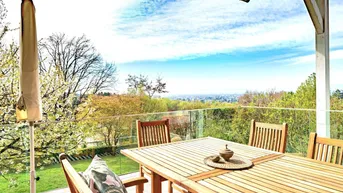 Expose Exklusives Wohnhaus mit Pool in begehrter Aussichtslage