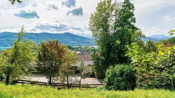 Expose Sonniges Hanggrundstück mit Südausrichtung und Ausblick auf Berge und See