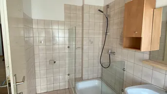 Expose  Geräumige 3-Zimmer Altbauwohnung