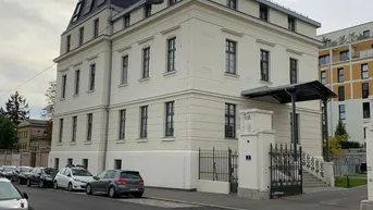 Expose Charmante 2-Zimmer-Dachgeschosswohnung nahe U3 Kendlerstraße – Ruhig &amp; Zentral
