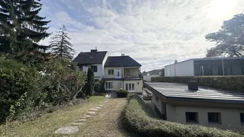 Expose Haus mit 6 Zimmern großem Garten und Pool zu mieten !