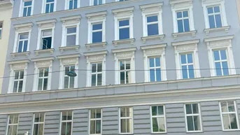 Expose 59m² Altbauwohnung: 2 Zimmer, Einbauküche &amp; Aufzug für 279.000 €