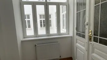 Expose Helle, schöne sanierte 41,8m² Wohnung, 2 Zimmer, Einbauküche, zu Kaufen