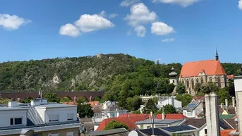 Expose 2340 Mödling | DACHTERRASSENMAISONETTE | 4 Zimmer &amp; Terrasse|Direkt im Zentrum | Traumhafte Aussicht | 2 Garagen