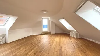 Expose 2340 Mödling | DACHTERRASSENMAISONETTE | 4 Zimmer &amp; Terrasse|Direkt im Zentrum | Traumhafte Aussicht | 2 Garagen