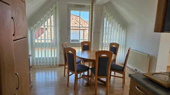 Expose Dachgeschosswohnung von privat