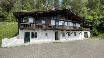 Expose Traumhaftes Ferienhaus mit Freizeitwohnsitzwidmung in Reith bei Seefeld - Luxuriöse Renovierung, viel Platz und Annehmlichkeiten für 1,2 Mio €