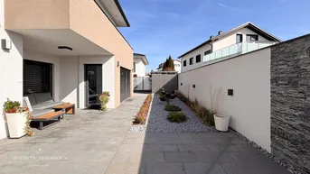 Expose LEONDING - Charmantes Einfamilienhaus mit Pool &amp; wunderschönem Garten