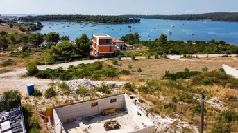 Expose Haus Medulin, Mukalba – Baugrundstück mit begonnener Bauarbeit.