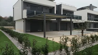 Expose Haus Moderne Ferienvilla in einer geschlossenen Anlage mit Villen an der Meeresküste.