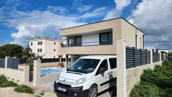 Expose Haus Wir verkaufen ein Haus in toller Lage. In der Nähe der Marine.