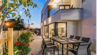 Expose Haus Verkauf Schöne Villa mit Pool, Whirlpool und Meerblick, Fažana!