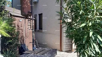 Expose Haus Wir verkaufen eine Wohnung in einem Haus mit Garten.