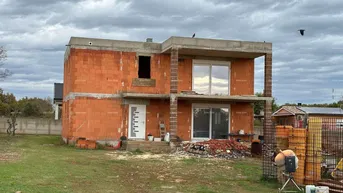 Expose Haus Haus zum Verkauf in der Rohbau-Phase, Loborika