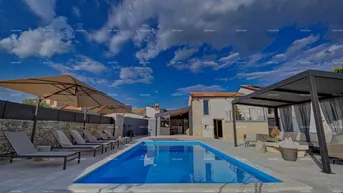 Expose Haus Rovinj! Wir verkaufen ein wunderschönes Haus in einem idyllischen Dorf im Herzen Istriens.