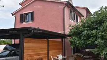 Expose Haus Verkauf eines schönen Familien-Duplexhauses mit Garage, Umgebung von Poreč!