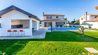 Expose Haus Einfamilienhaus in Pula. 8 km. Šikići.