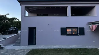 Expose Haus Die wunderschöne Immobilie zum Verkauf ist von Wäldern und Weinbergen umgeben und bietet einen Blick auf Gračišće und Učka!