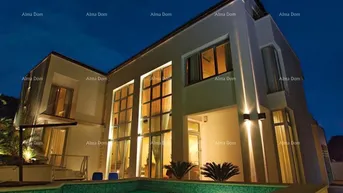 Expose Haus Zu verkaufen – Luxuriöse Villa 60 m vom Meer entfernt, Sandbucht